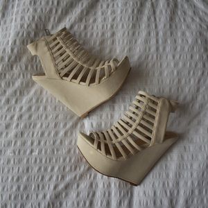 Steve Madden Cream Caged Wedge